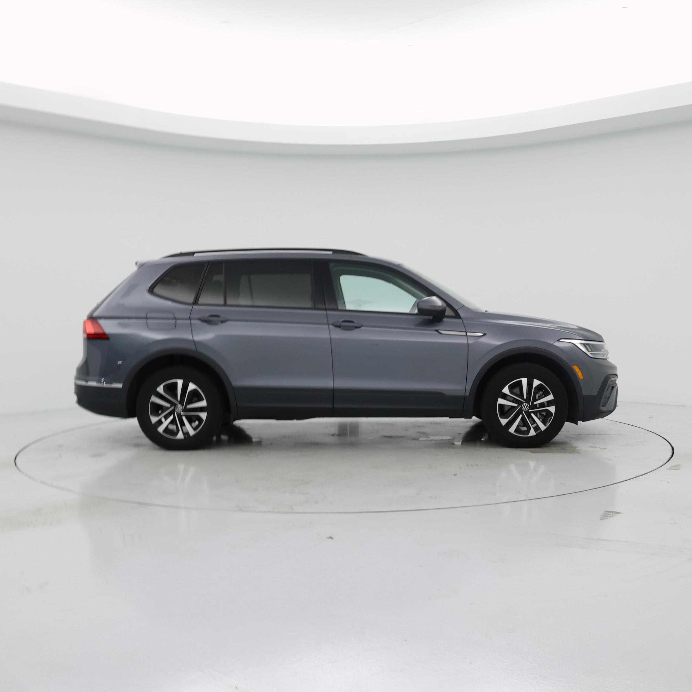 Thumbnail: 2023 Volkswagen Tiguan - 7