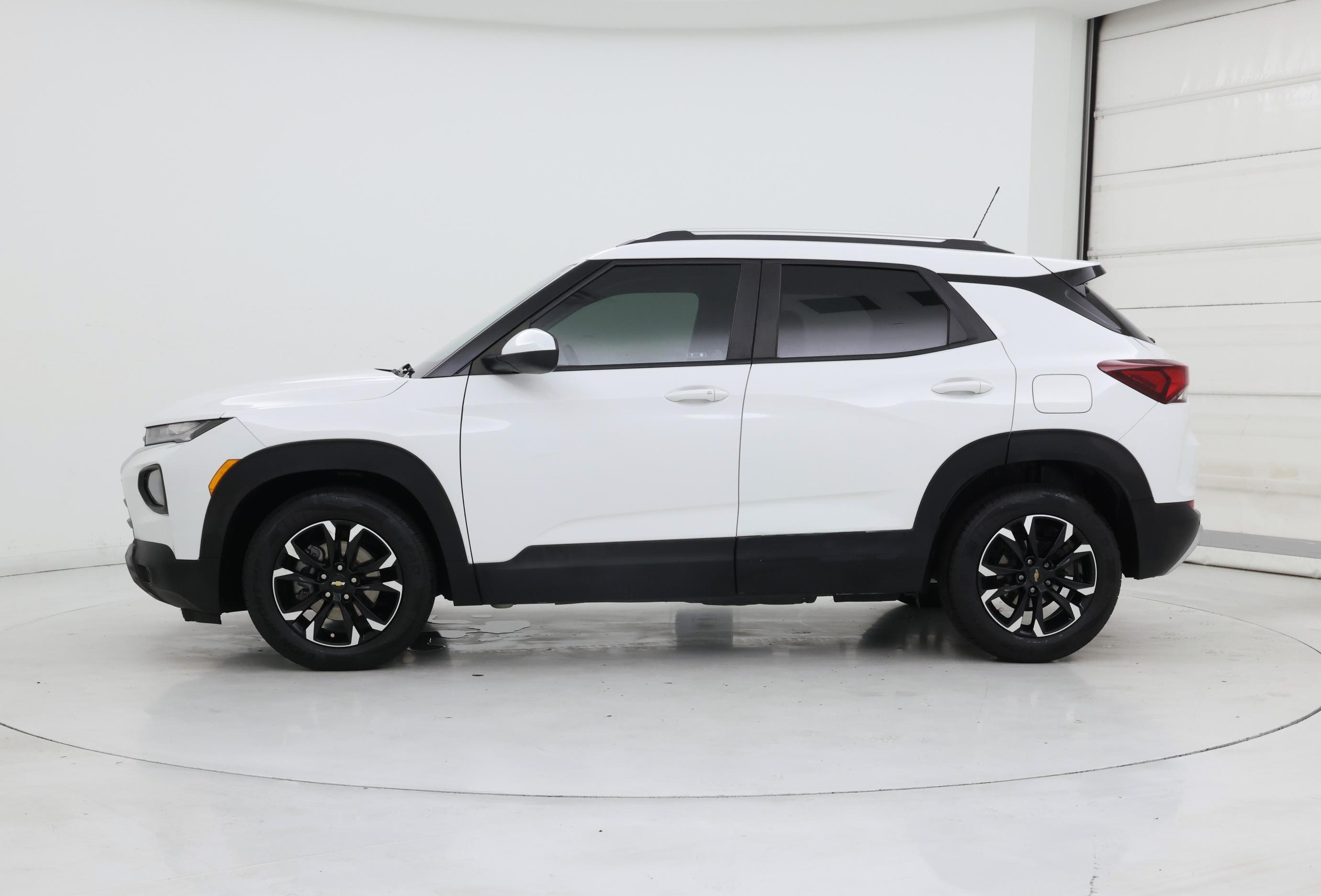 Thumbnail: 2023 Chevrolet TrailBlazer - 3