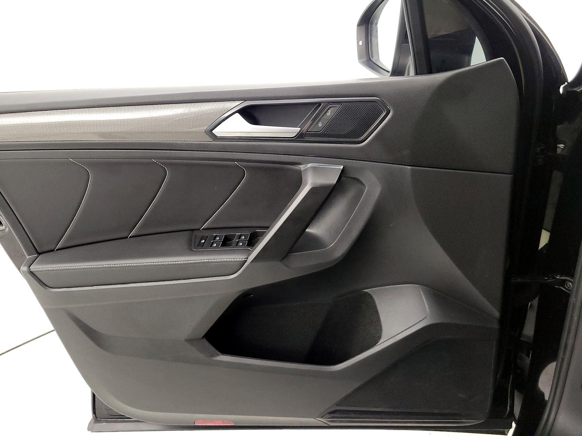 Thumbnail: 2023 Volkswagen Tiguan - 12
