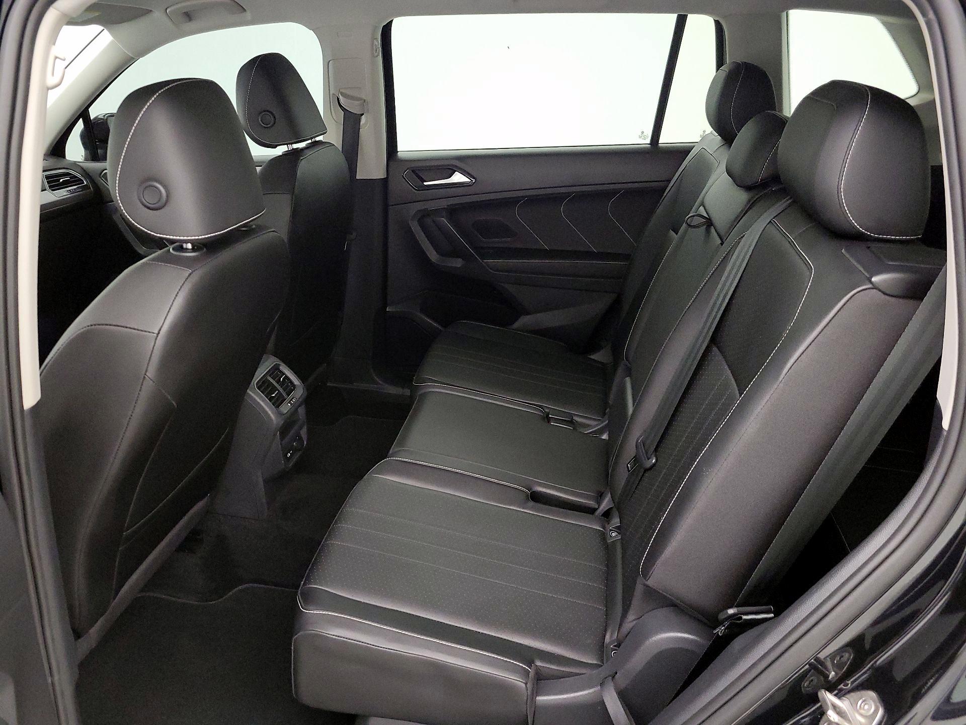 Thumbnail: 2023 Volkswagen Tiguan - 19