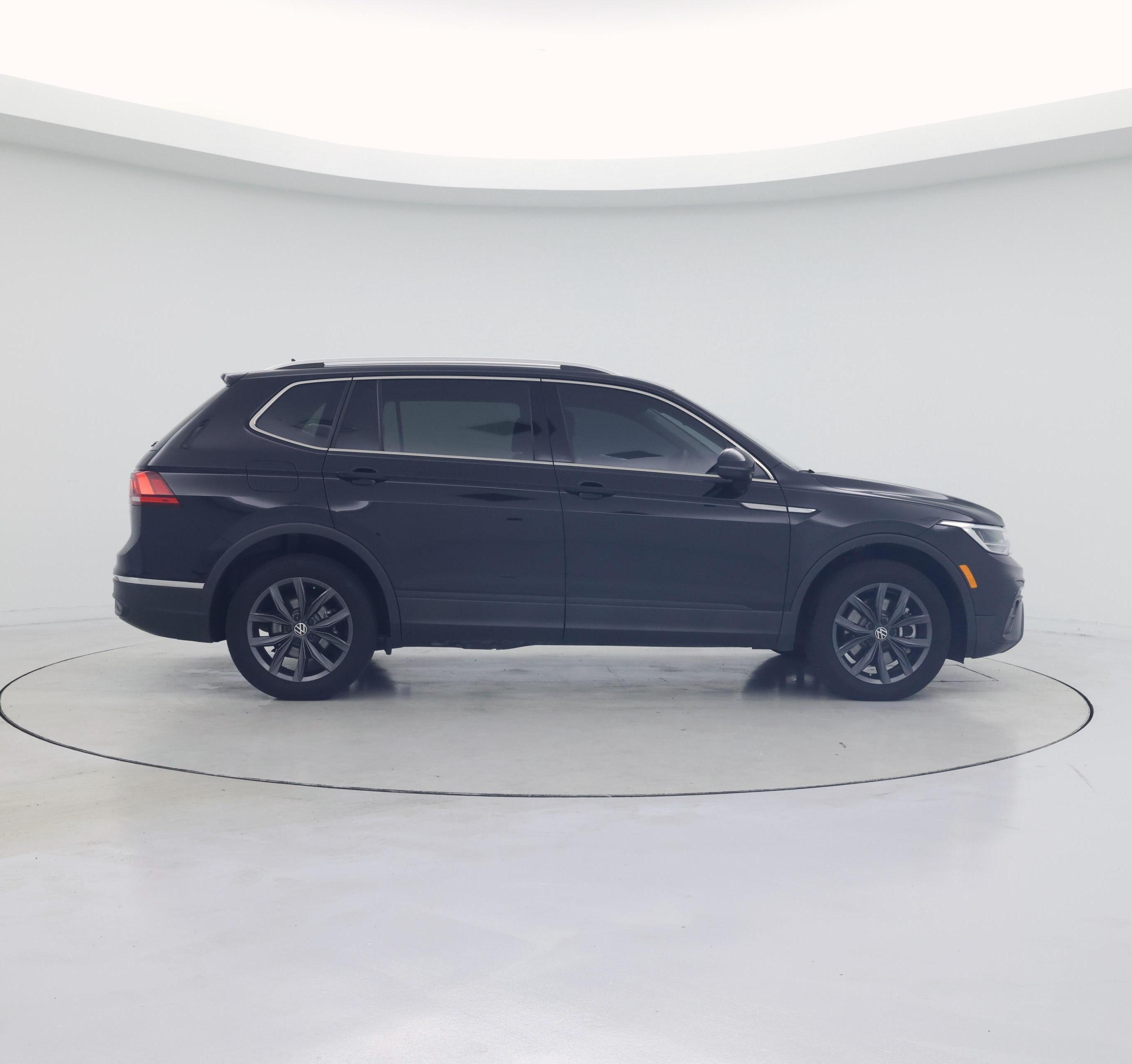 Thumbnail: 2023 Volkswagen Tiguan - 7