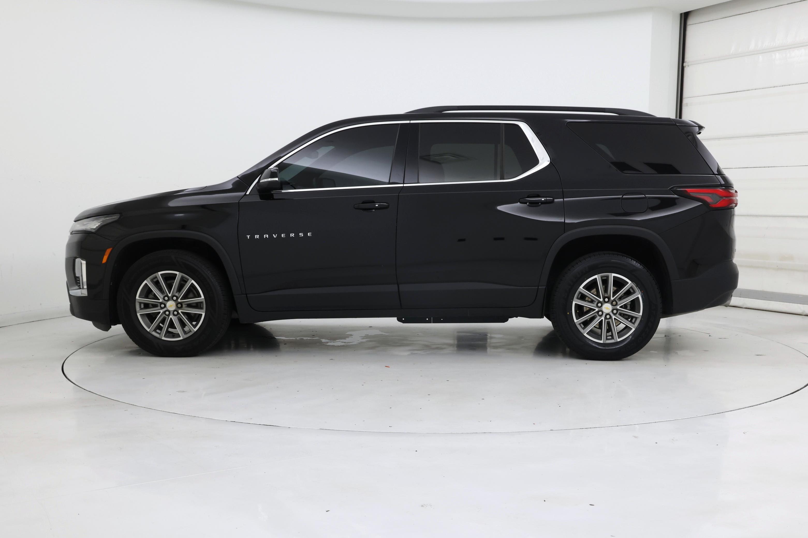 Thumbnail: 2023 Chevrolet Traverse - 3