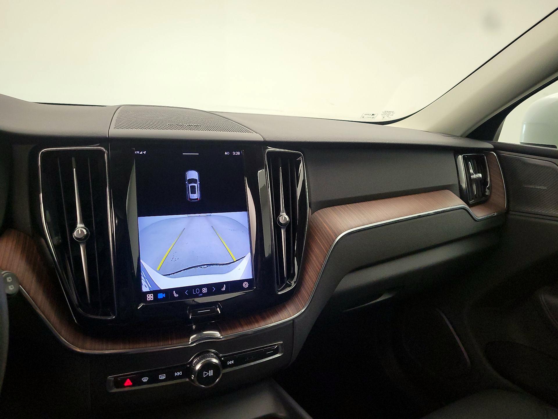 Thumbnail: 2023 Volvo XC60 - 15