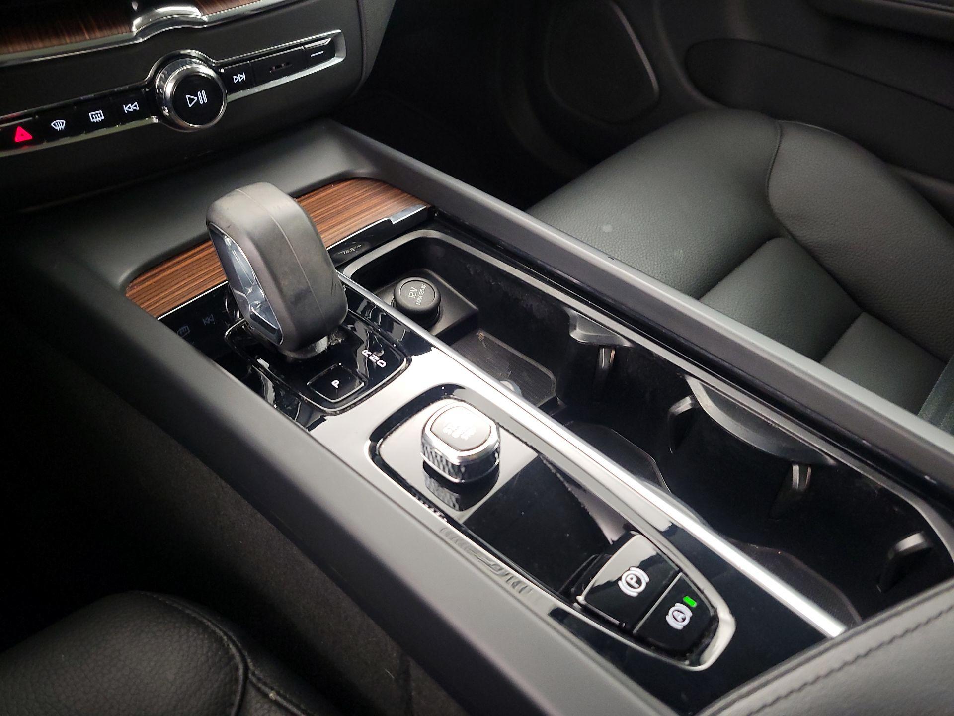 Thumbnail: 2023 Volvo XC60 - 18