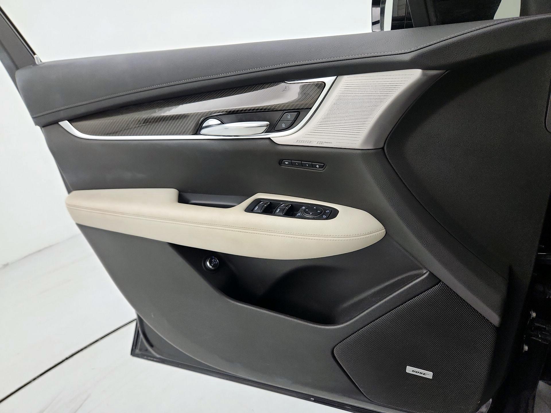 Thumbnail: 2021 Cadillac XT6 - 12