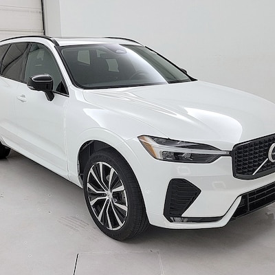 2023 Volvo XC60 B5 Plus Dark Theme