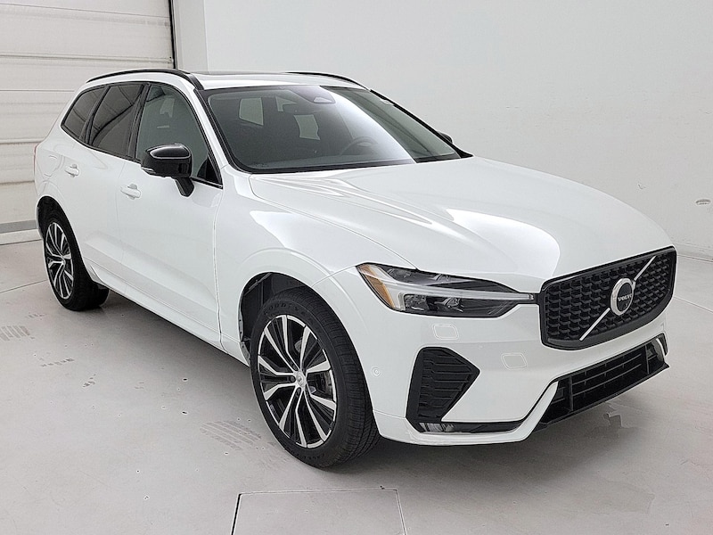 2023 Volvo XC60 B5 Plus Dark Theme