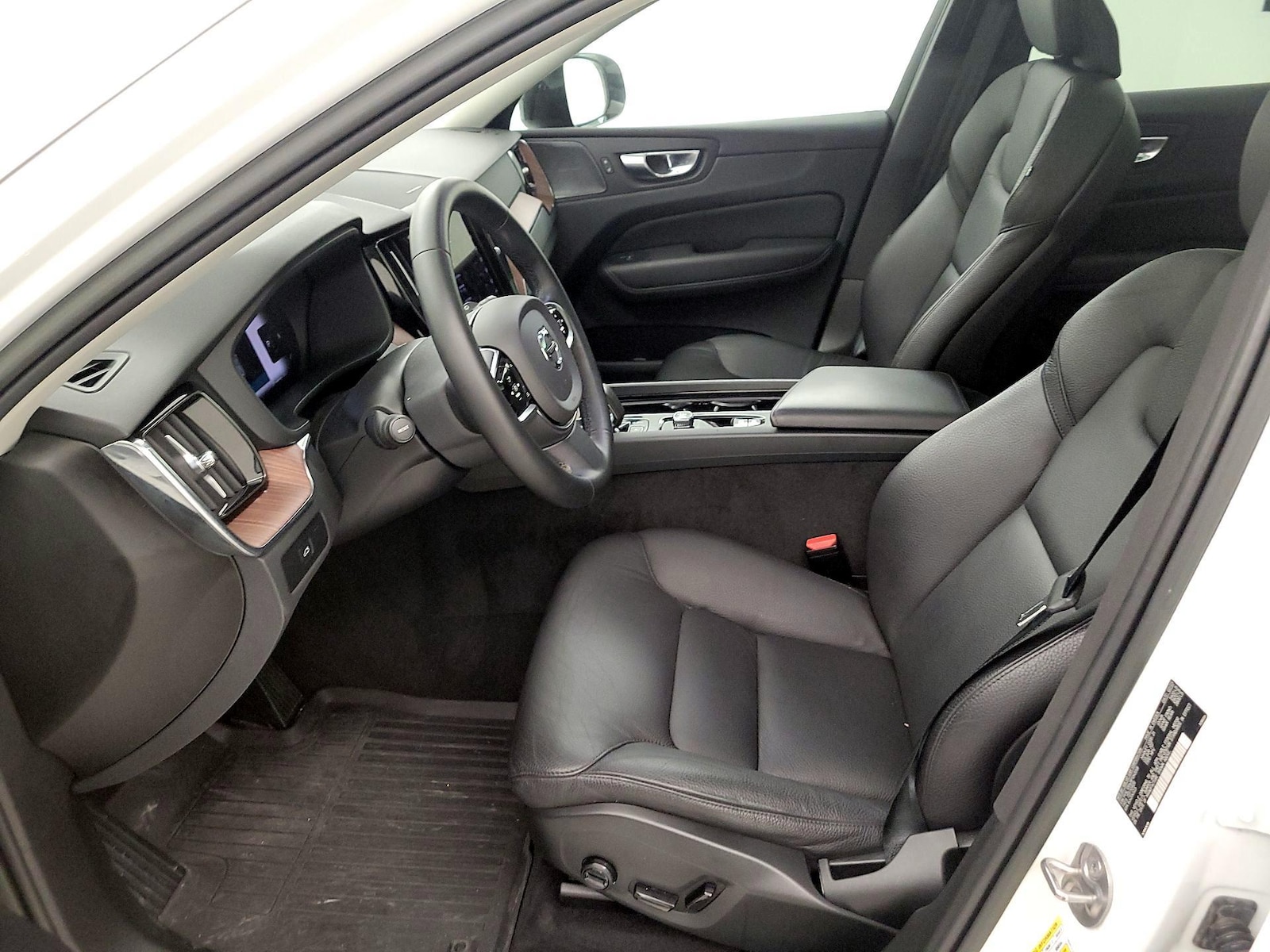 2023 Volvo XC60 Plus - Photo 10