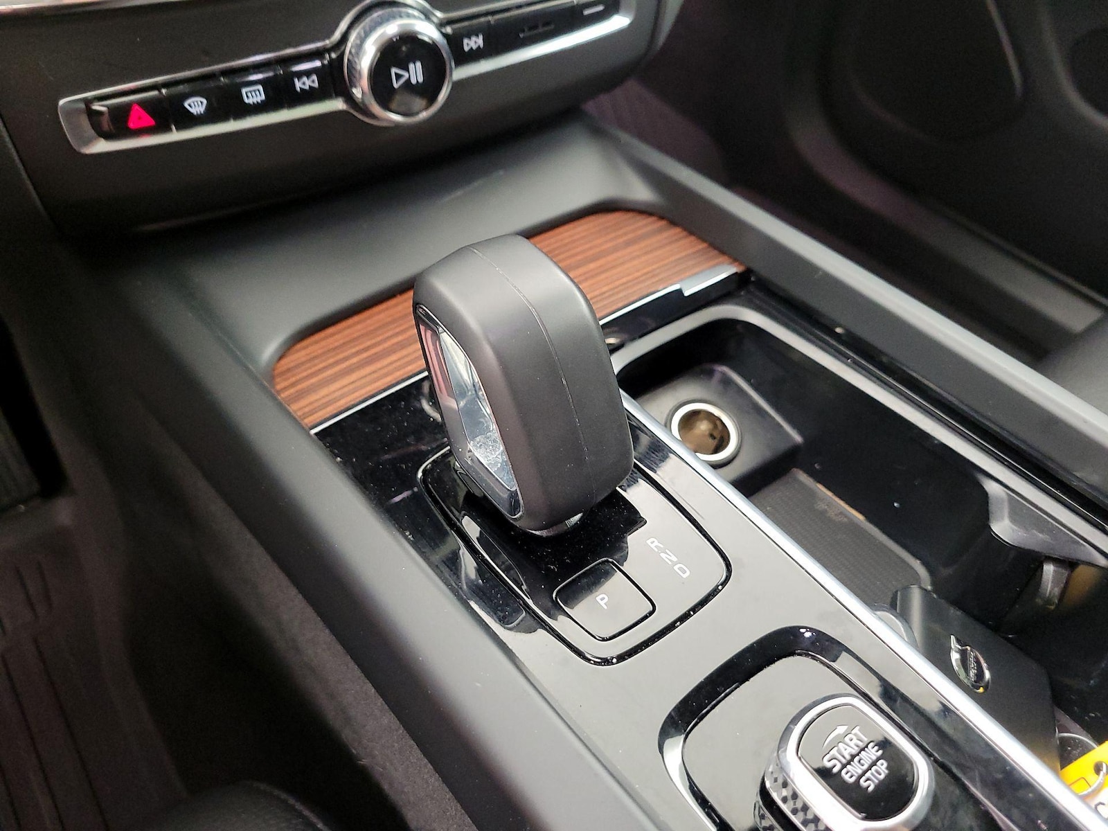 2023 Volvo XC60 Plus - Photo 15