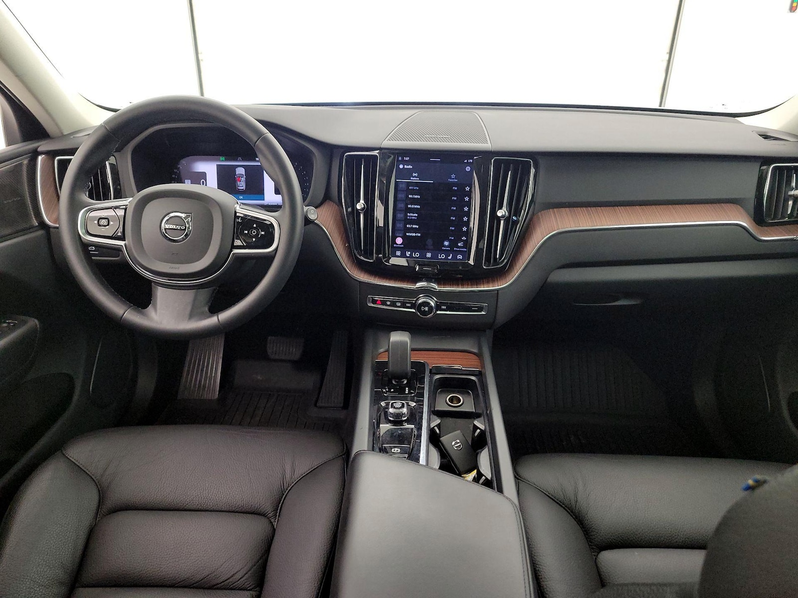 2023 Volvo XC60 Plus - Photo 8