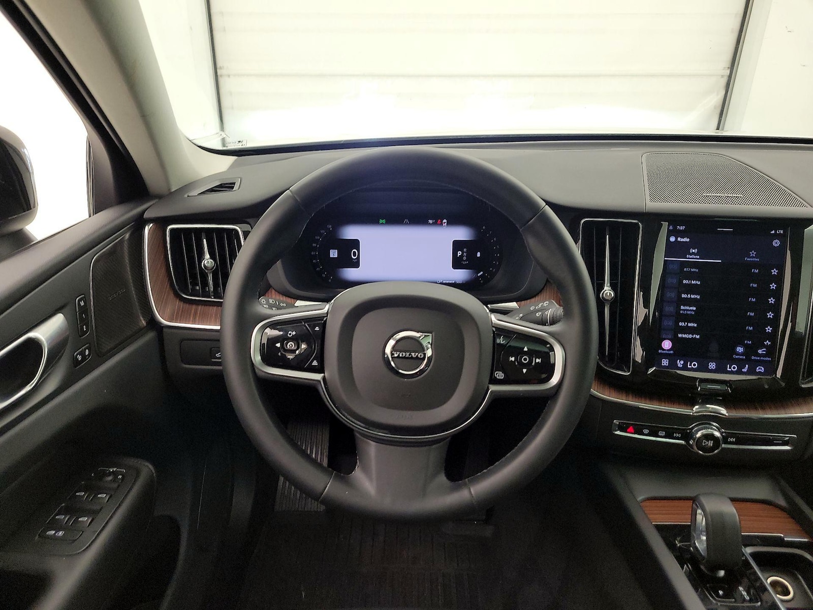 2023 Volvo XC60 Plus - Photo 9