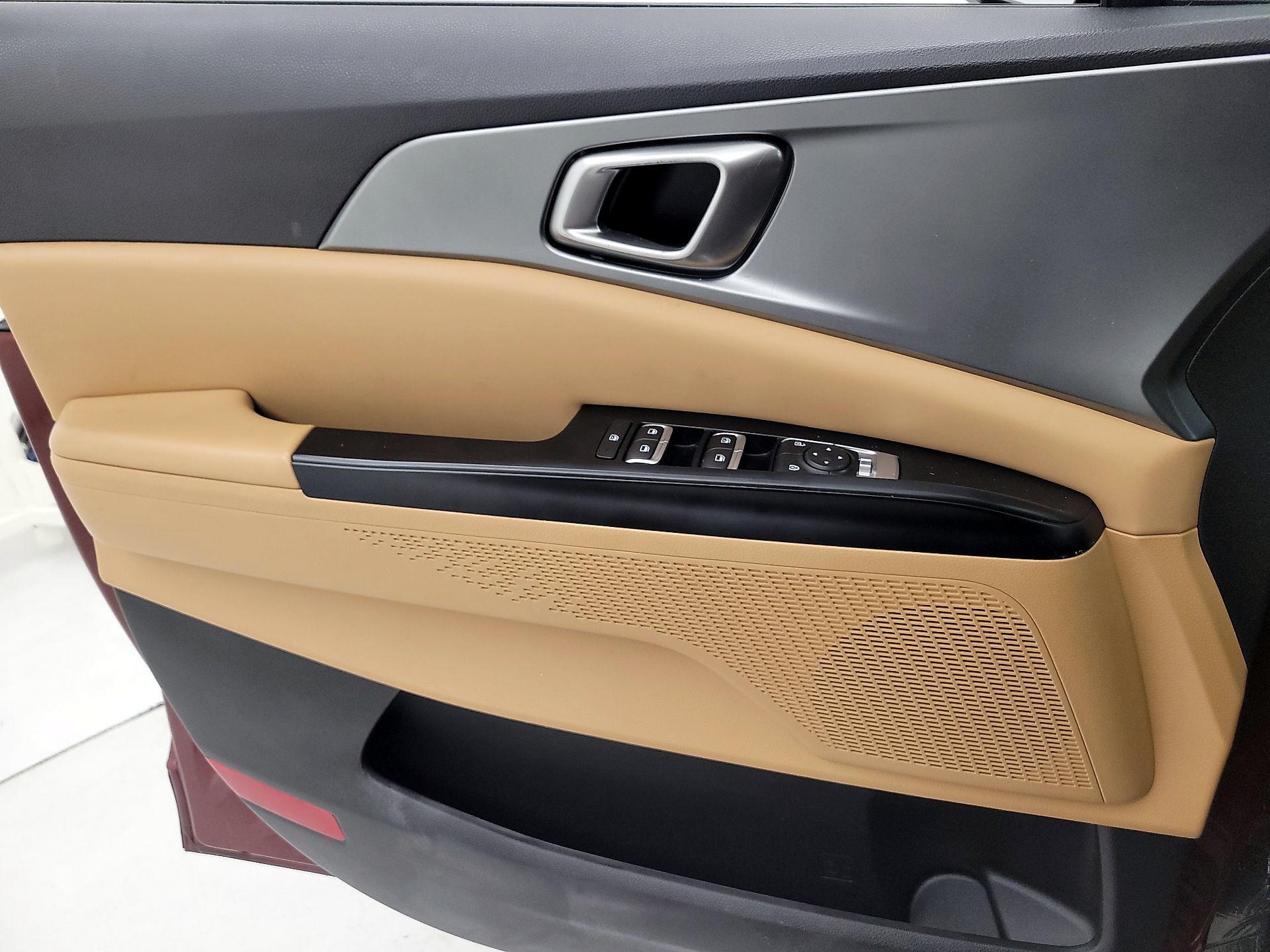 Thumbnail: 2023 Kia Carnival - 12