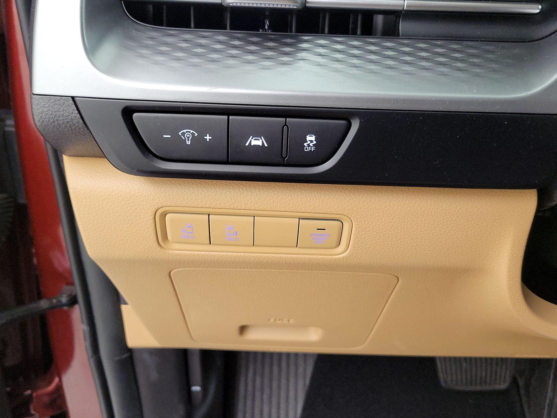Thumbnail: 2023 Kia Carnival - 13