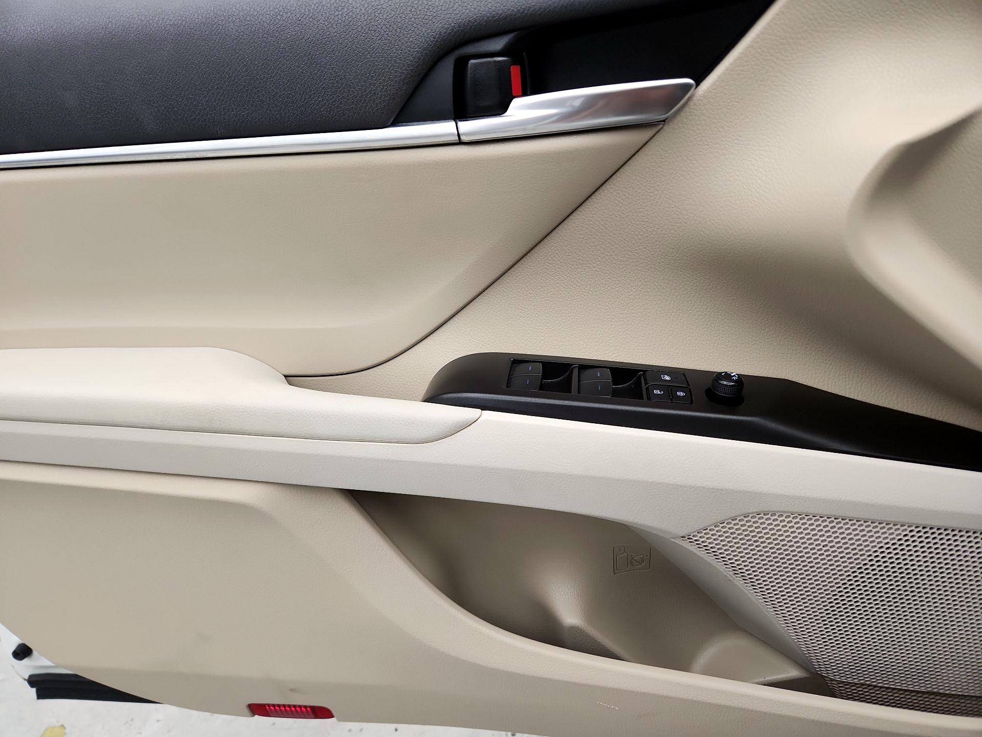 Thumbnail: 2022 Toyota Camry - 12