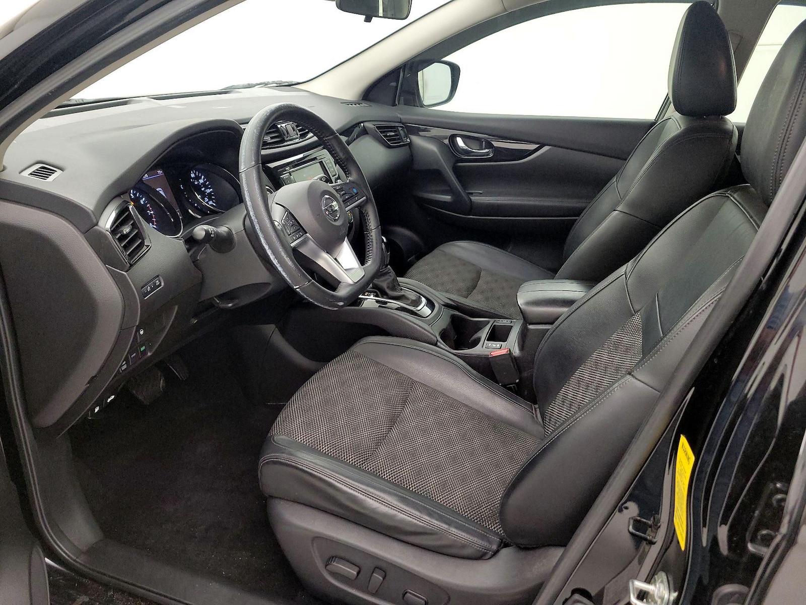 2022 Nissan Rogue Sport SV - Photo 12