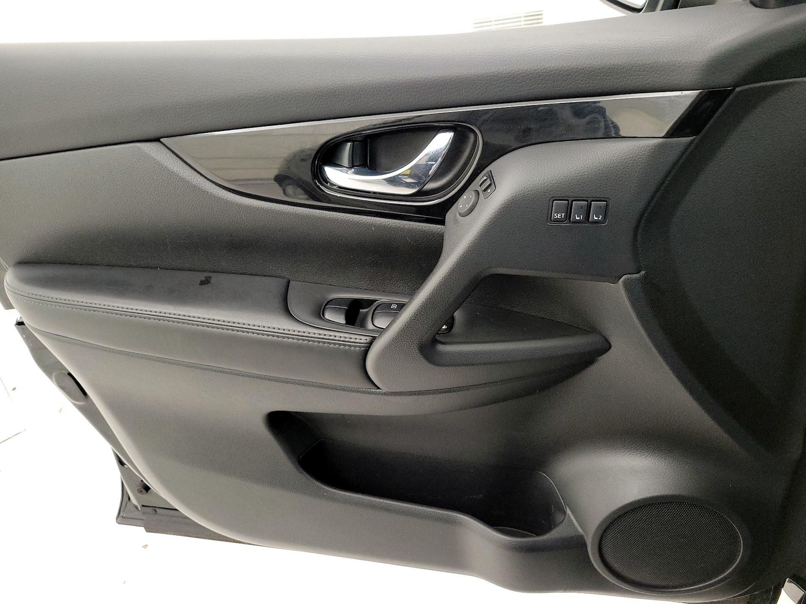 2022 Nissan Rogue Sport SV - Photo 13