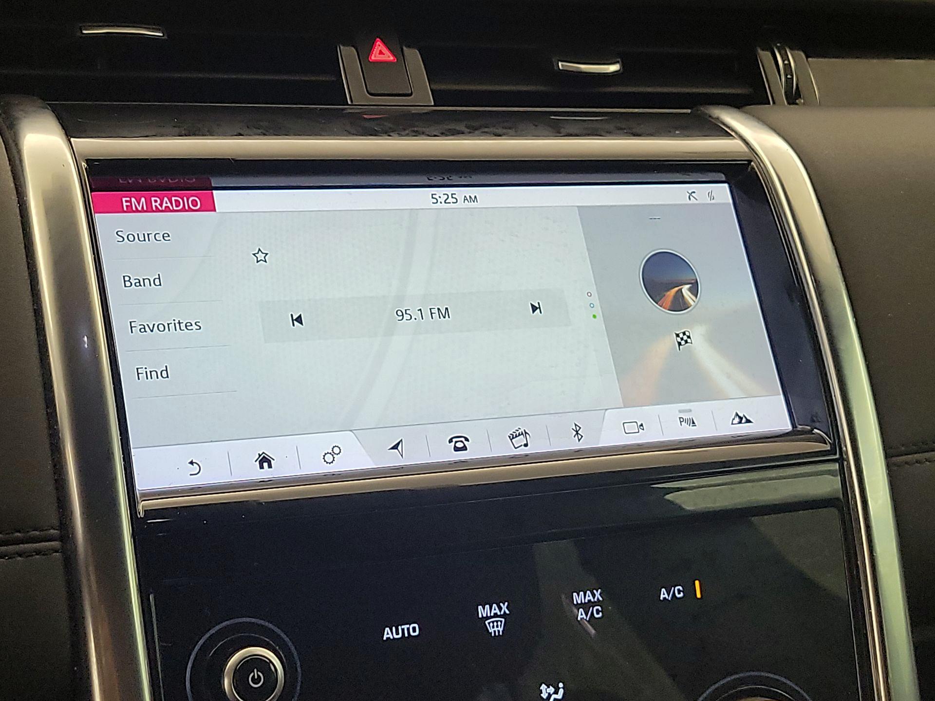 Thumbnail: 2020 Land Rover Discovery Sport - 15