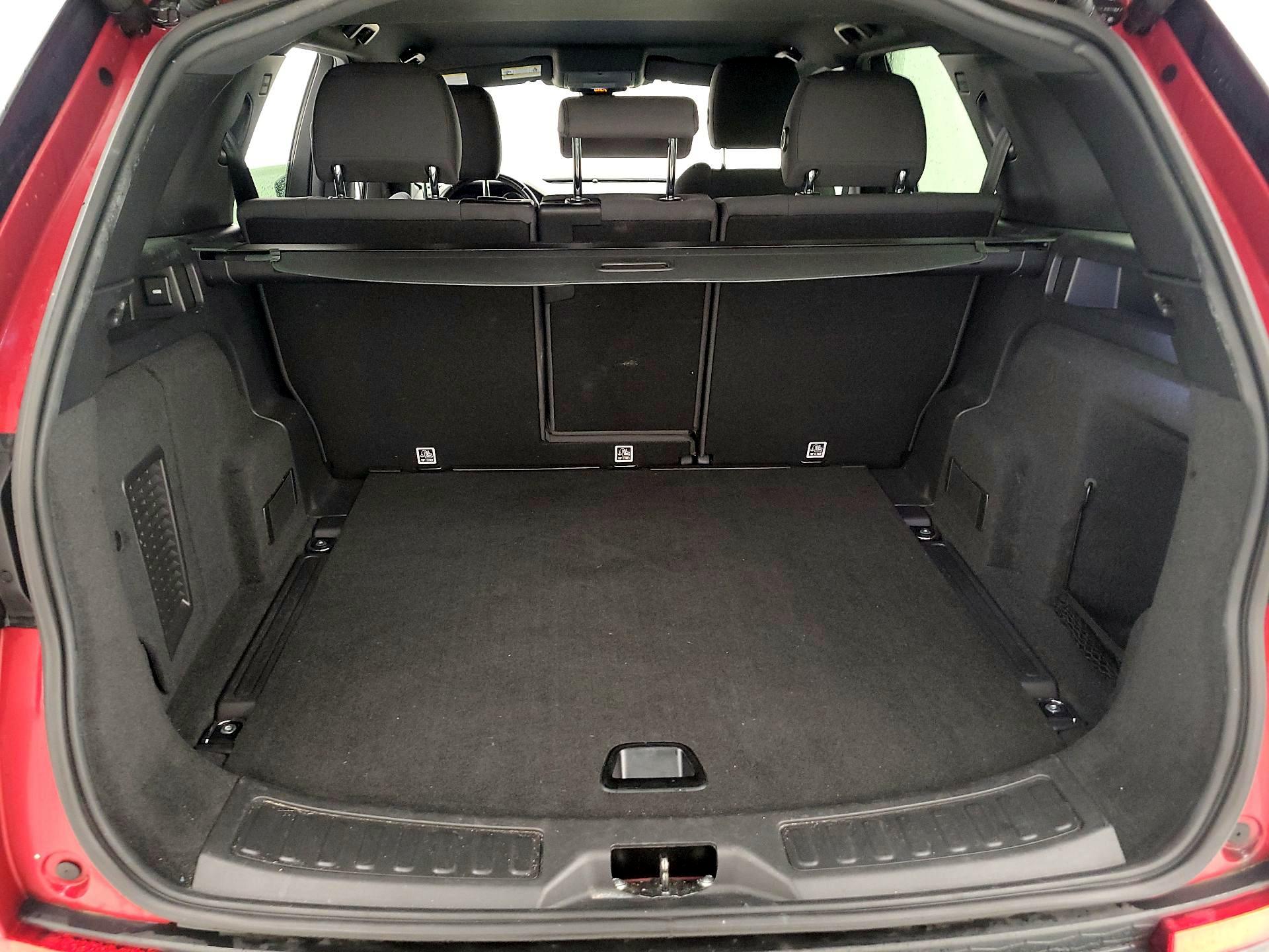 Thumbnail: 2020 Land Rover Discovery Sport - 19
