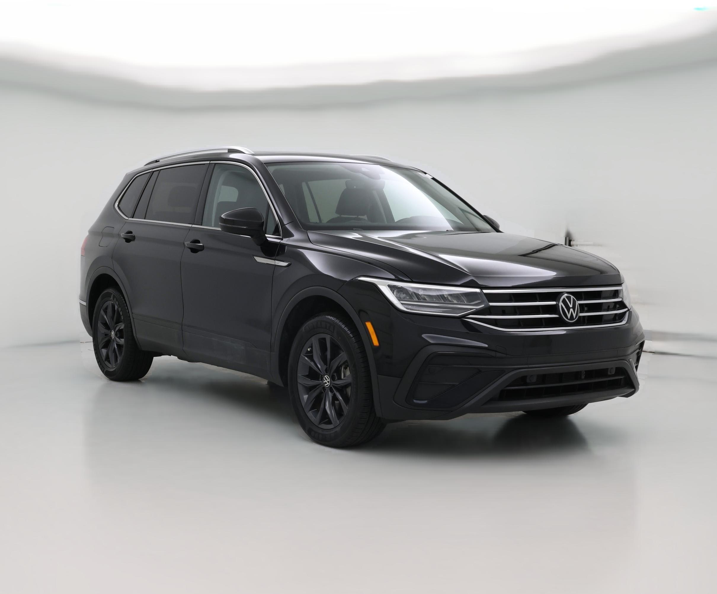 Thumbnail: 2022 Volkswagen Tiguan - 1
