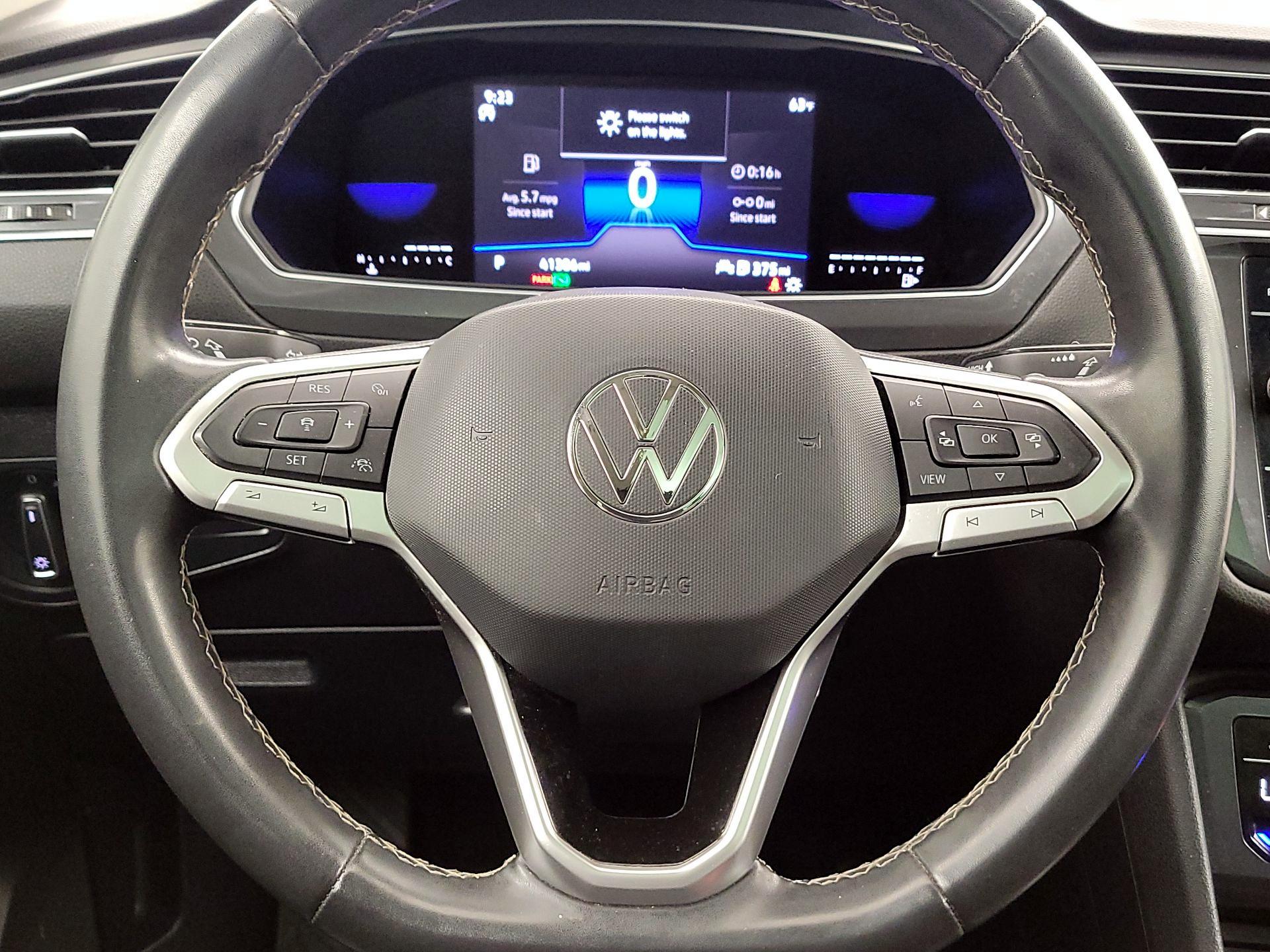 Thumbnail: 2022 Volkswagen Tiguan - 10