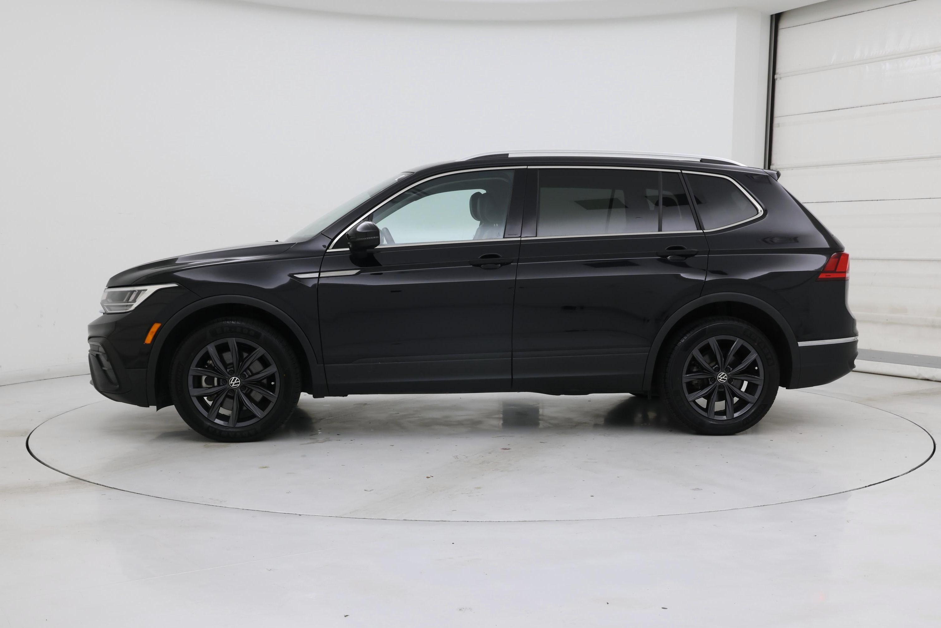 Thumbnail: 2022 Volkswagen Tiguan - 3