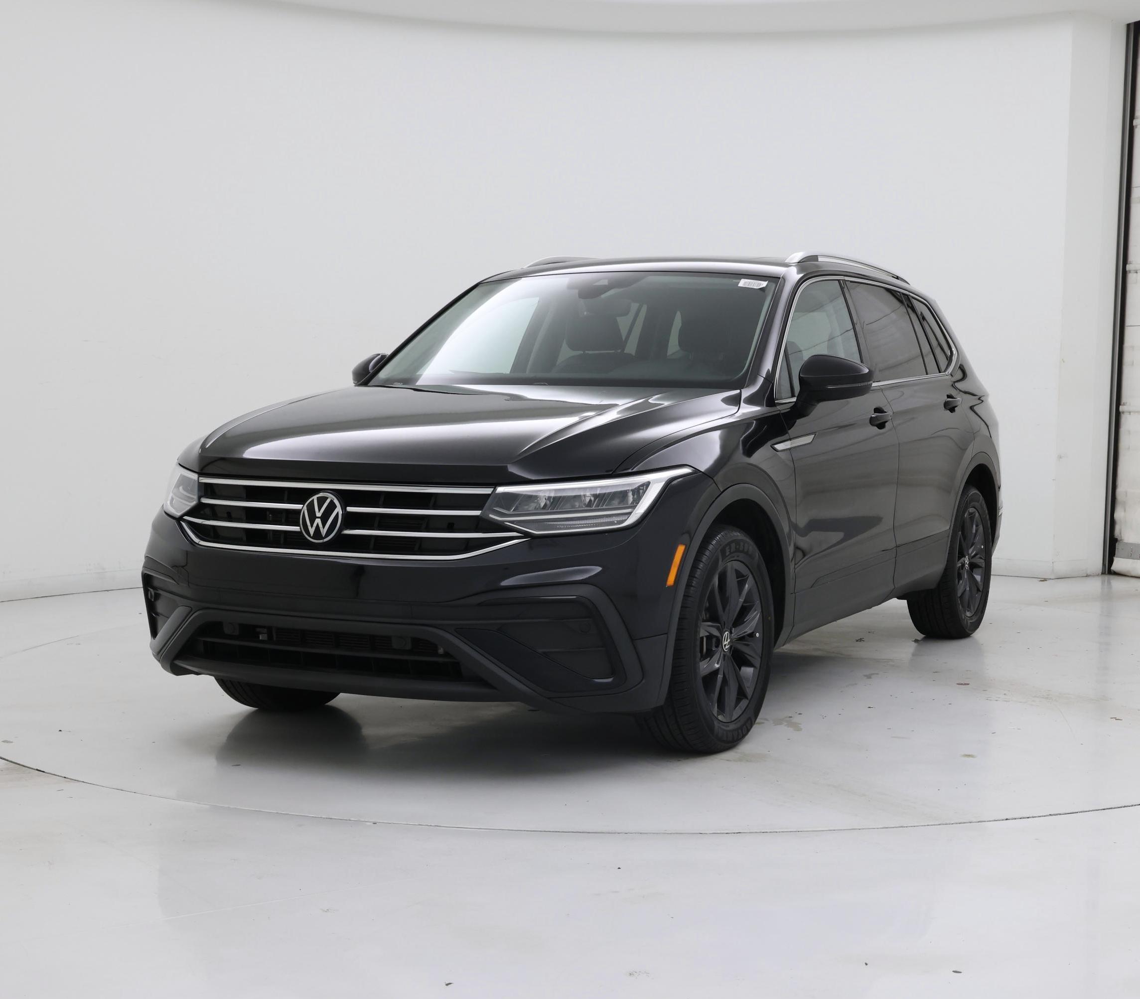 Thumbnail: 2022 Volkswagen Tiguan - 4