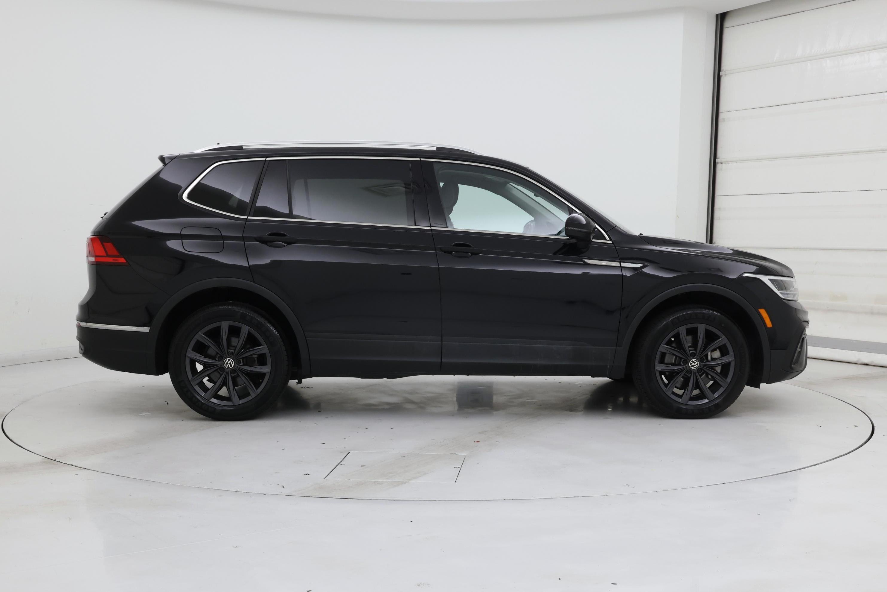 Thumbnail: 2022 Volkswagen Tiguan - 7