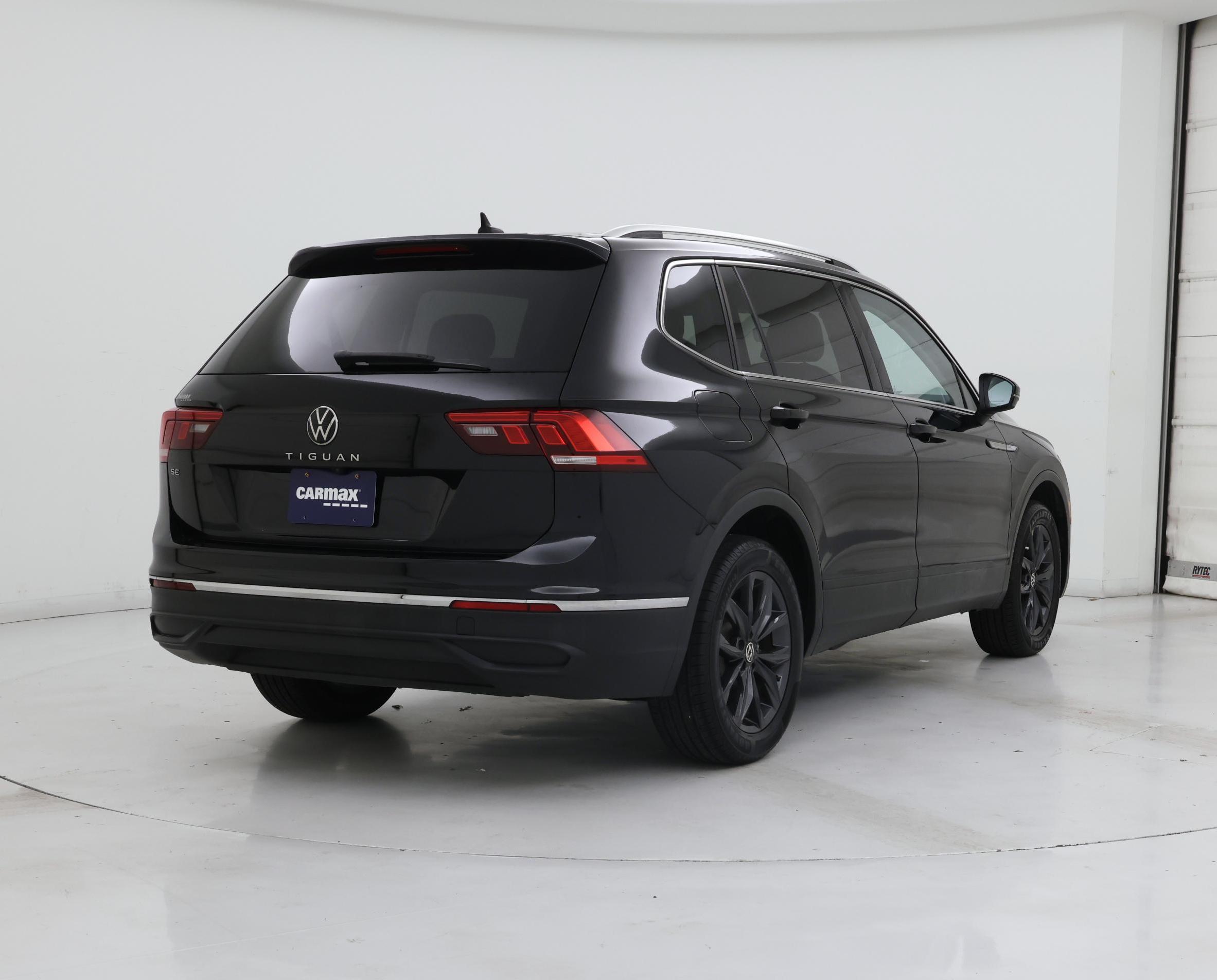 Thumbnail: 2022 Volkswagen Tiguan - 8