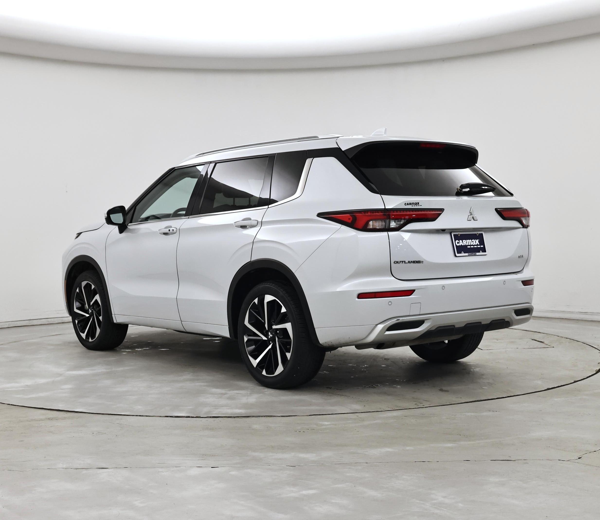 Thumbnail: 2024 Mitsubishi Outlander - 2