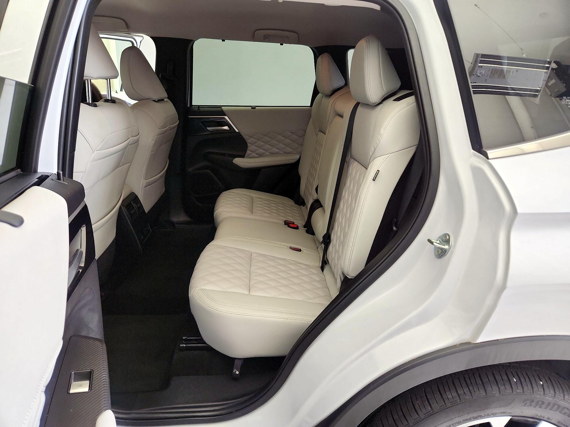 Thumbnail: 2024 Mitsubishi Outlander - 20