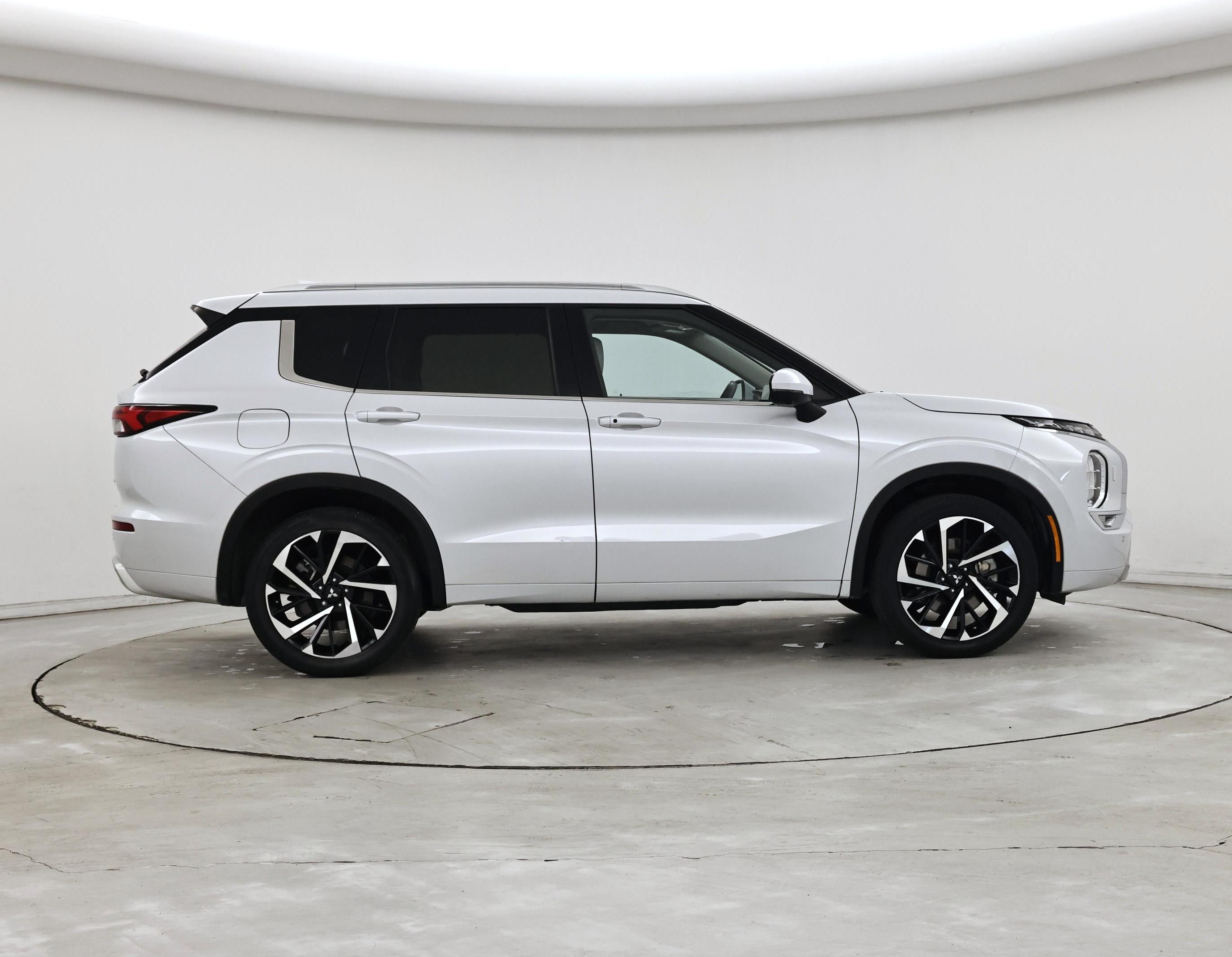 Thumbnail: 2024 Mitsubishi Outlander - 7