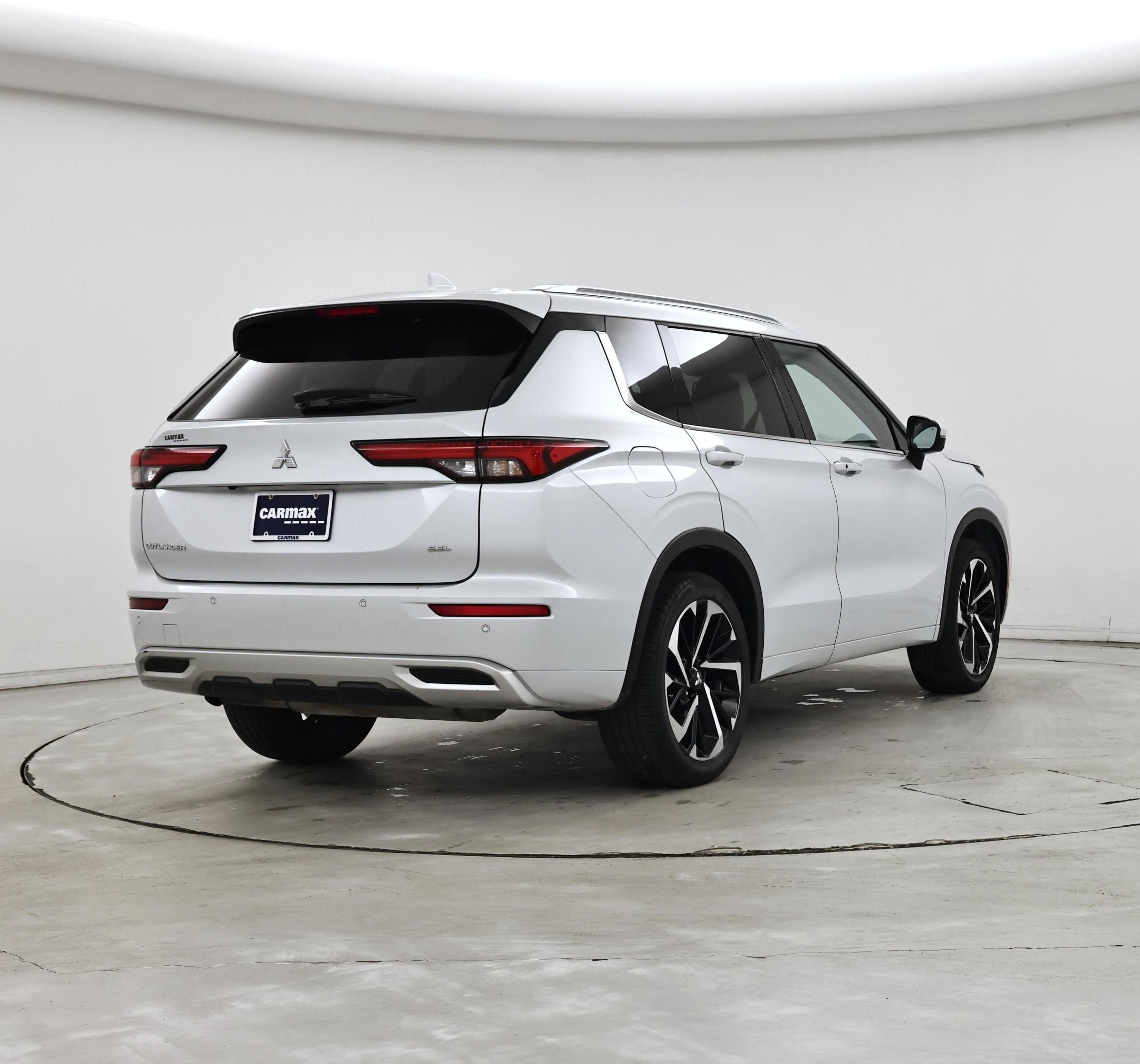 Thumbnail: 2024 Mitsubishi Outlander - 8