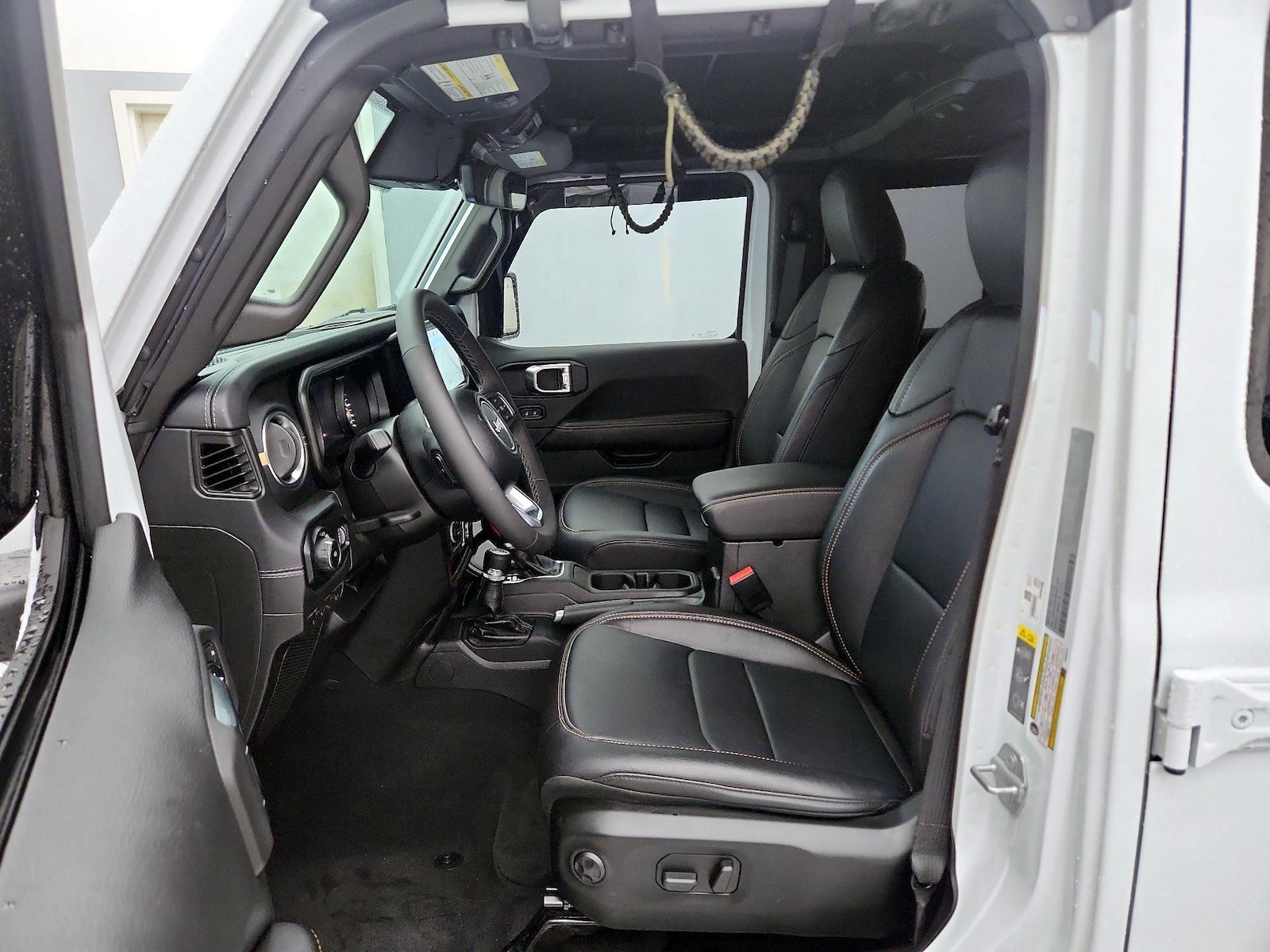 2025 Jeep Wrangler 4-Door Sahara - Photo 12