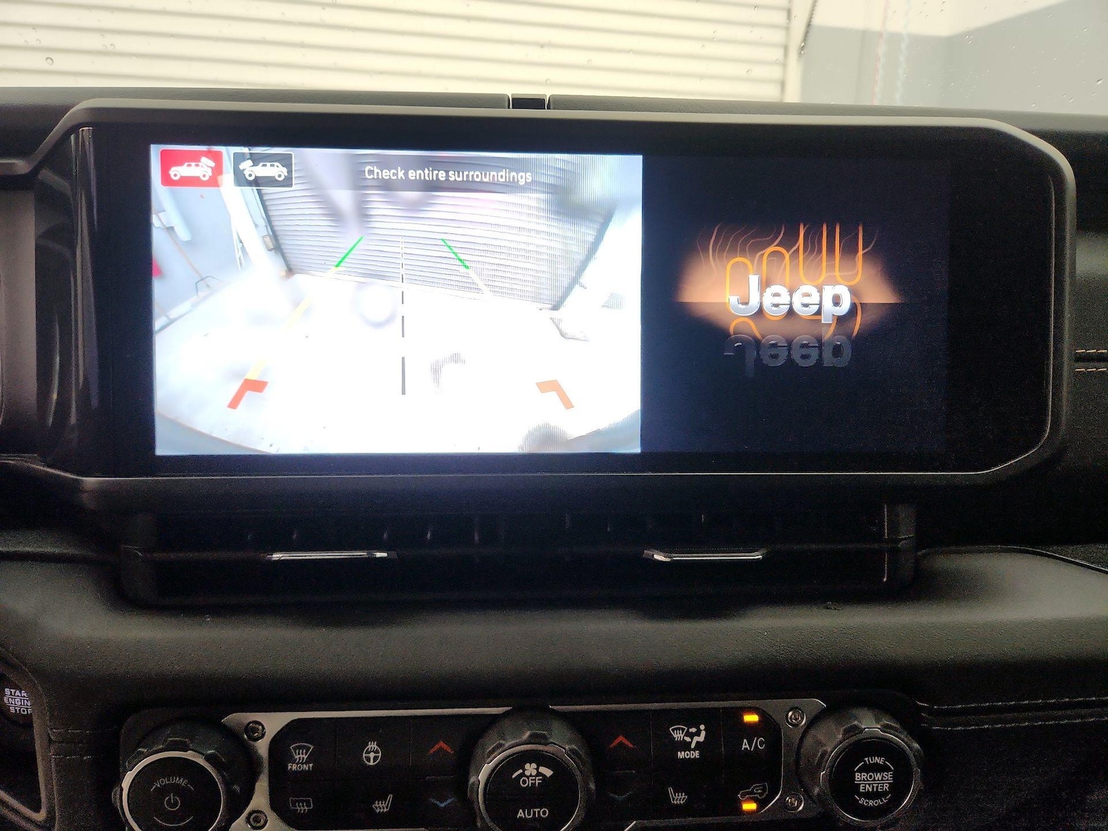 2025 Jeep Wrangler 4-Door Sahara - Photo 16