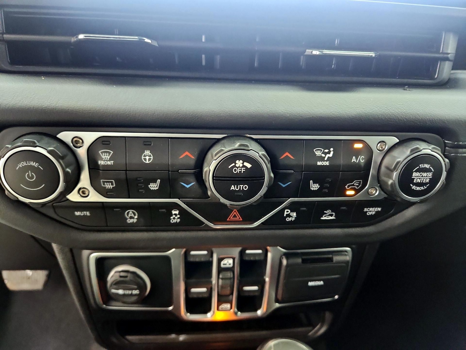 2025 Jeep Wrangler 4-Door Sahara - Photo 18