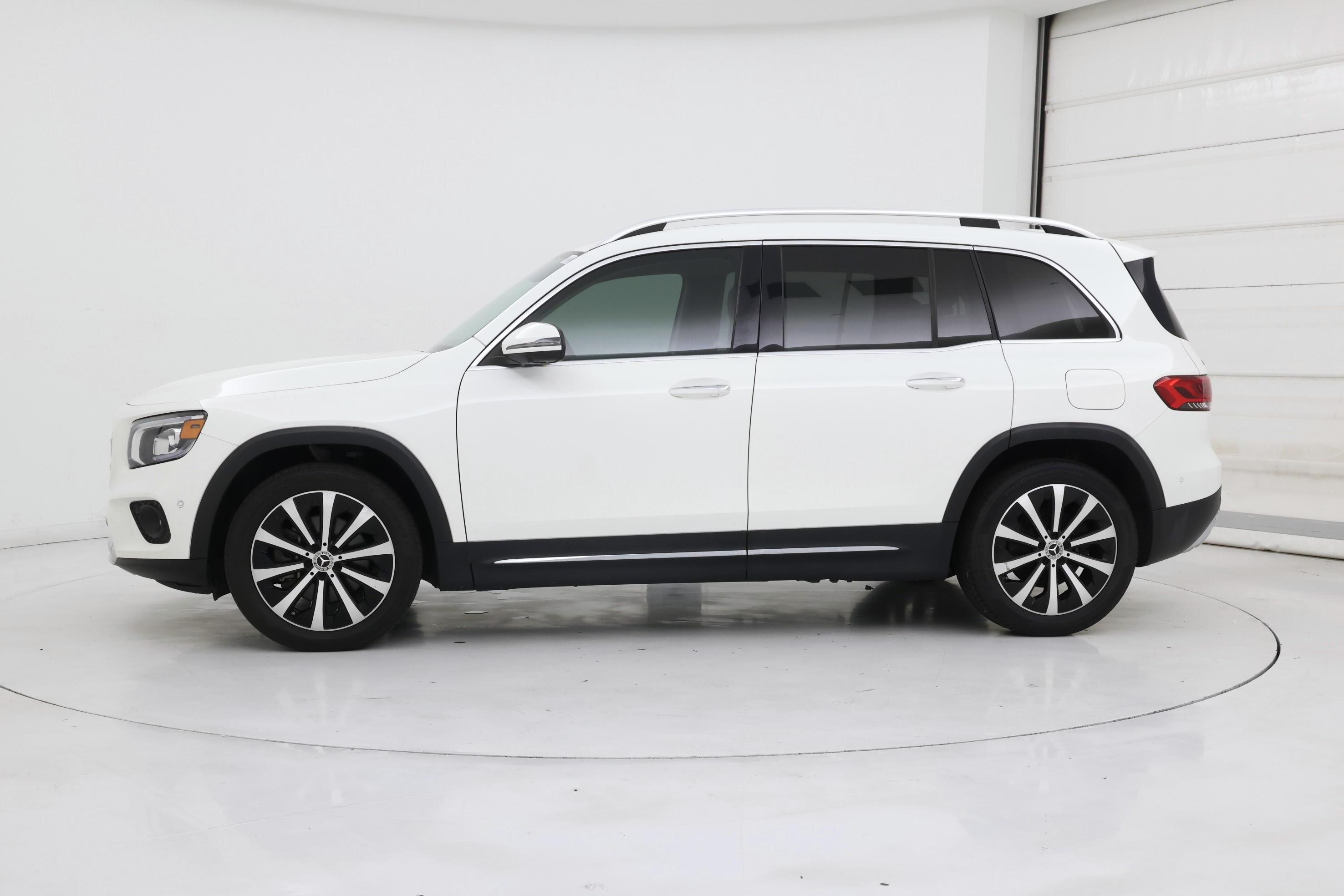 Thumbnail: 2021 Mercedes-Benz GLB - 3