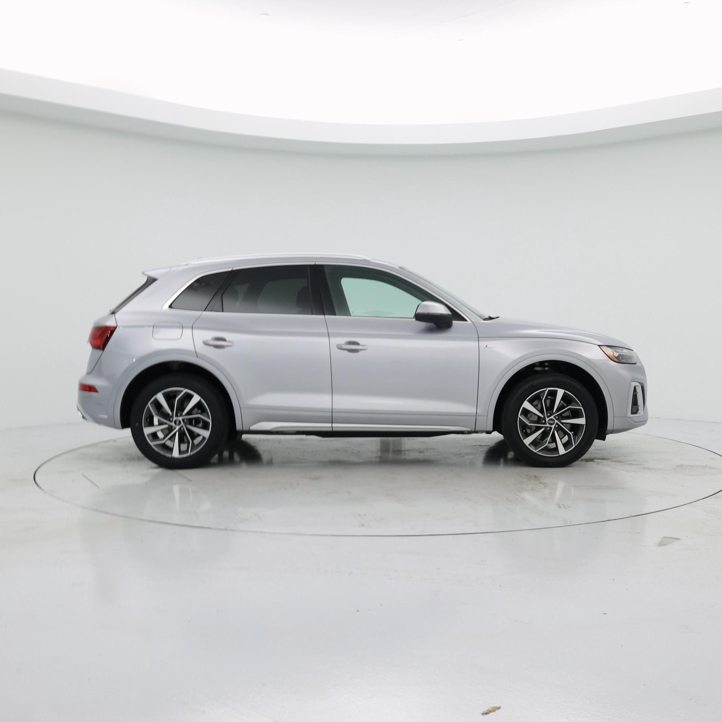 Thumbnail: 2023 Audi Q5 - 7