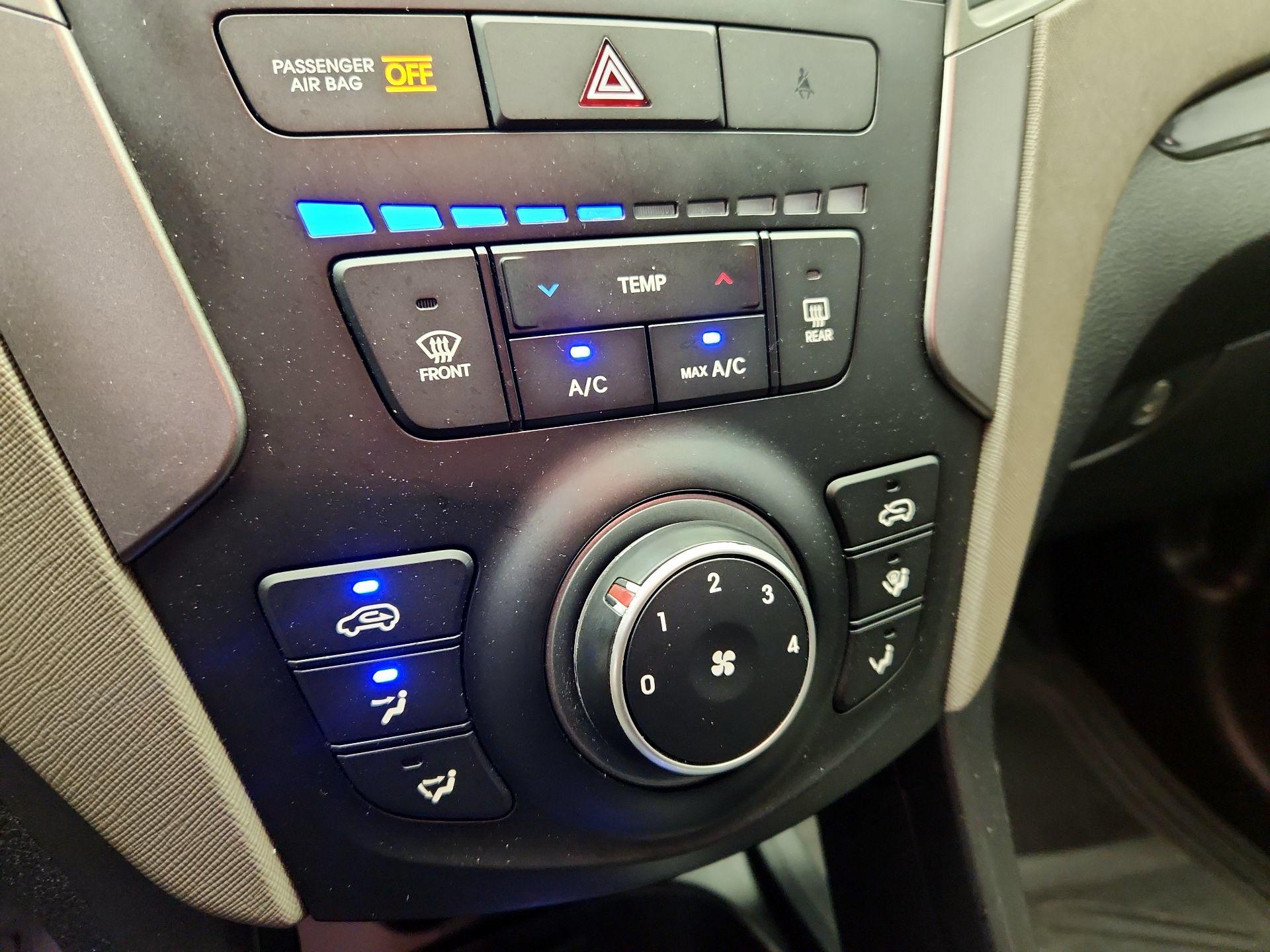 Thumbnail: 2015 Hyundai Santa Fe - 15
