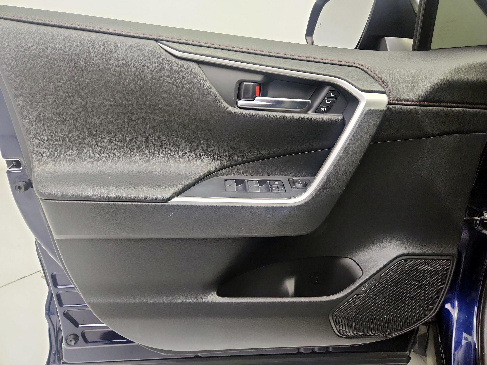 Thumbnail: 2022 Toyota RAV4 - 12