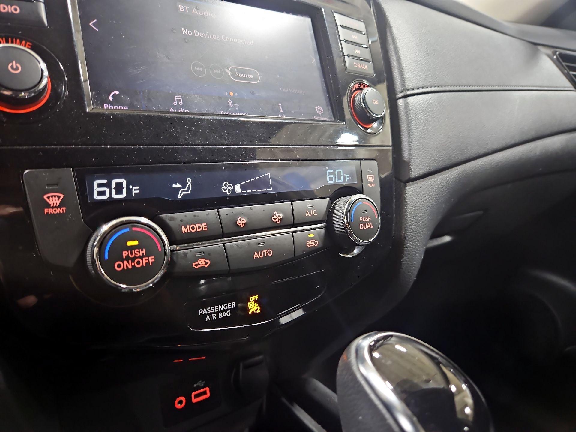Thumbnail: 2018 Nissan Rogue - 16