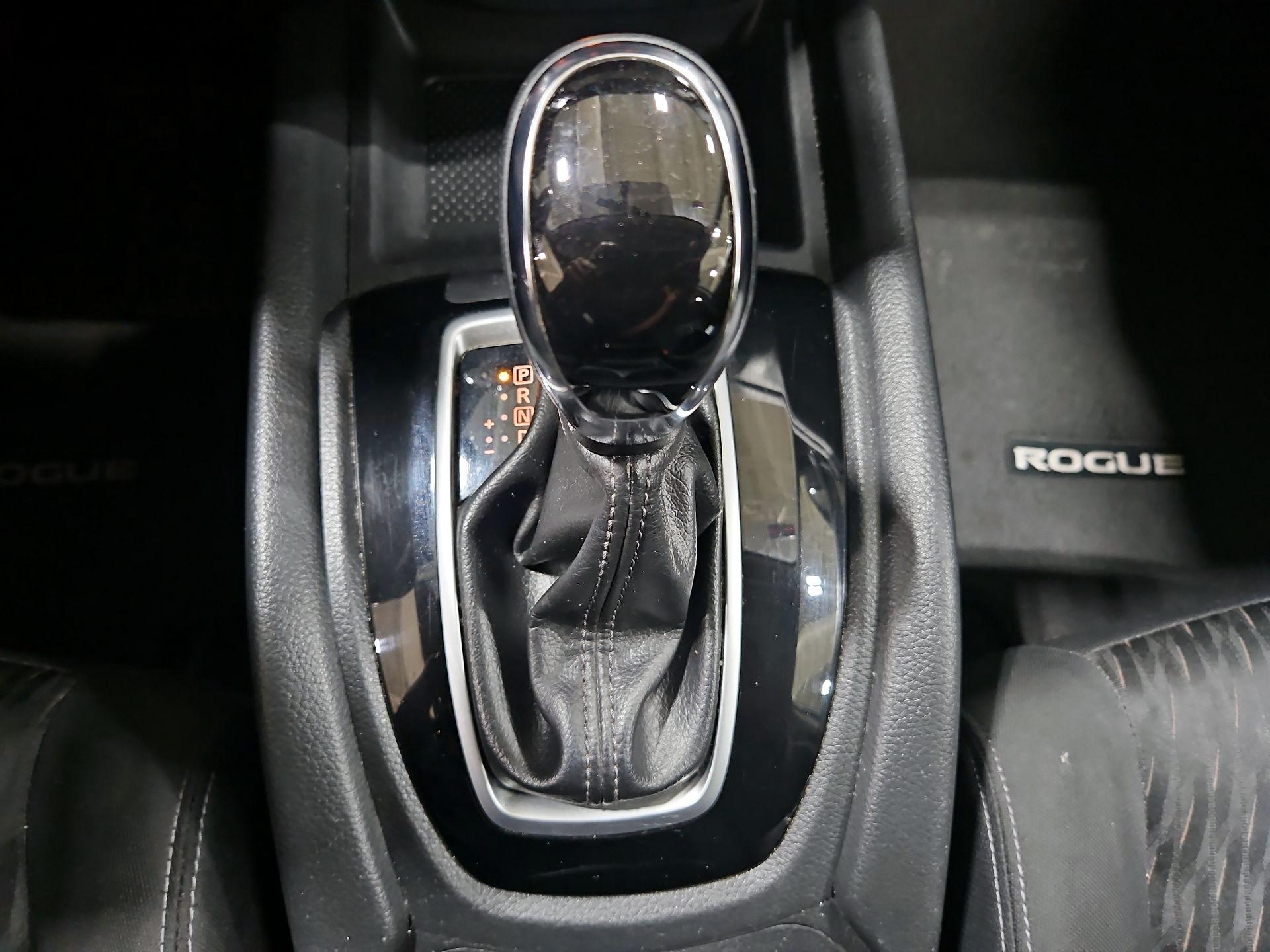 Thumbnail: 2018 Nissan Rogue - 17