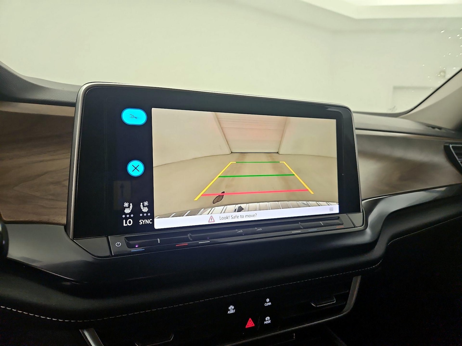 2024 Volkswagen Atlas SE - Photo 14