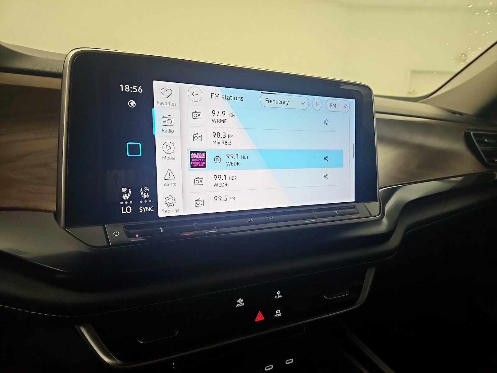 2024 Volkswagen Atlas SE - Photo 15