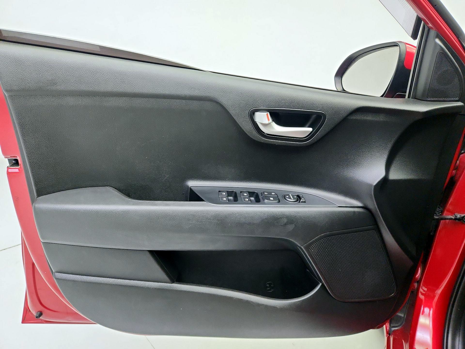 Thumbnail: 2019 Kia Rio - 12