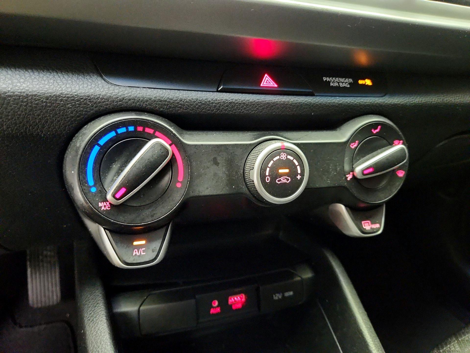 Thumbnail: 2019 Kia Rio - 16