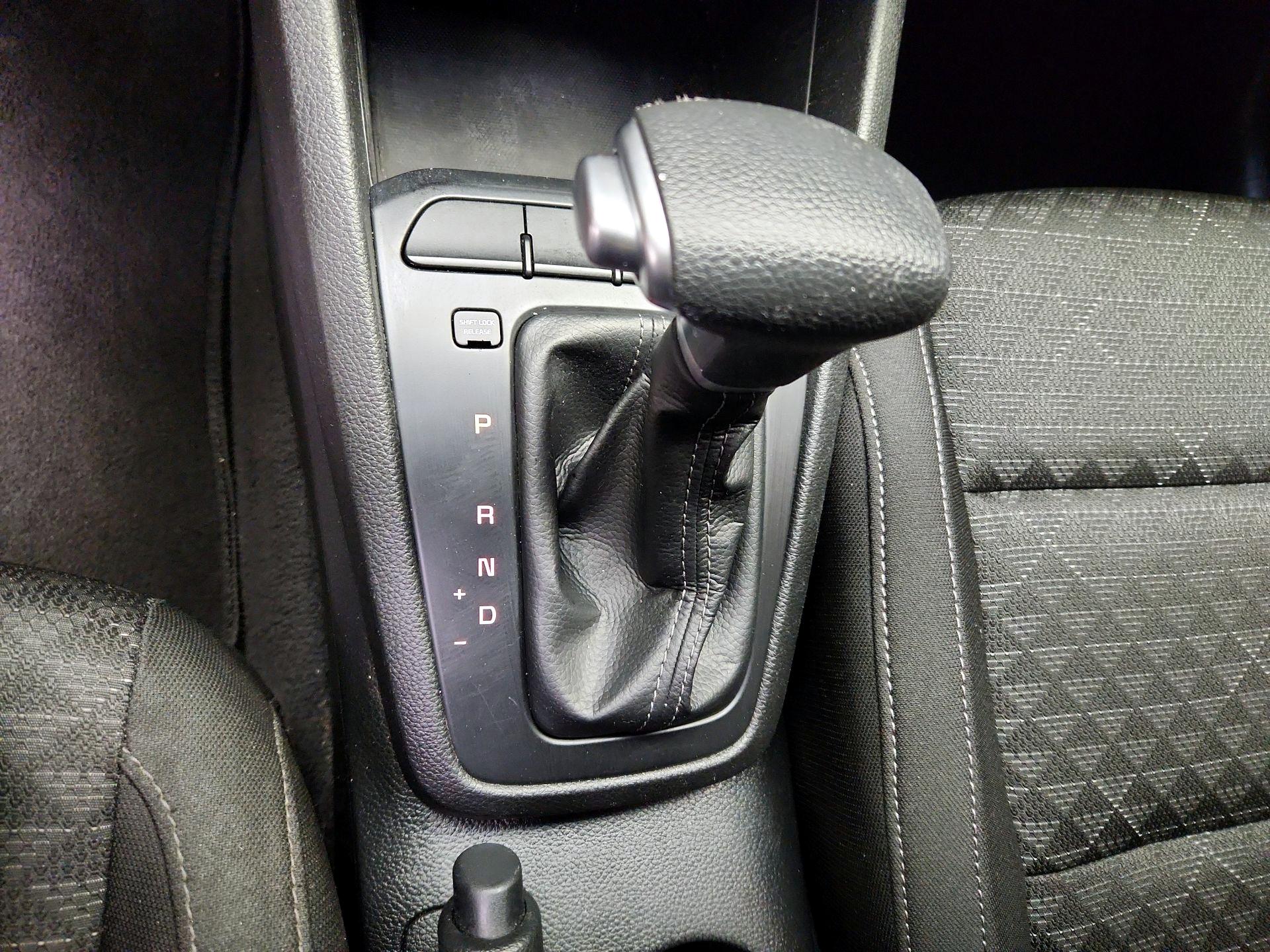 Thumbnail: 2019 Kia Rio - 17