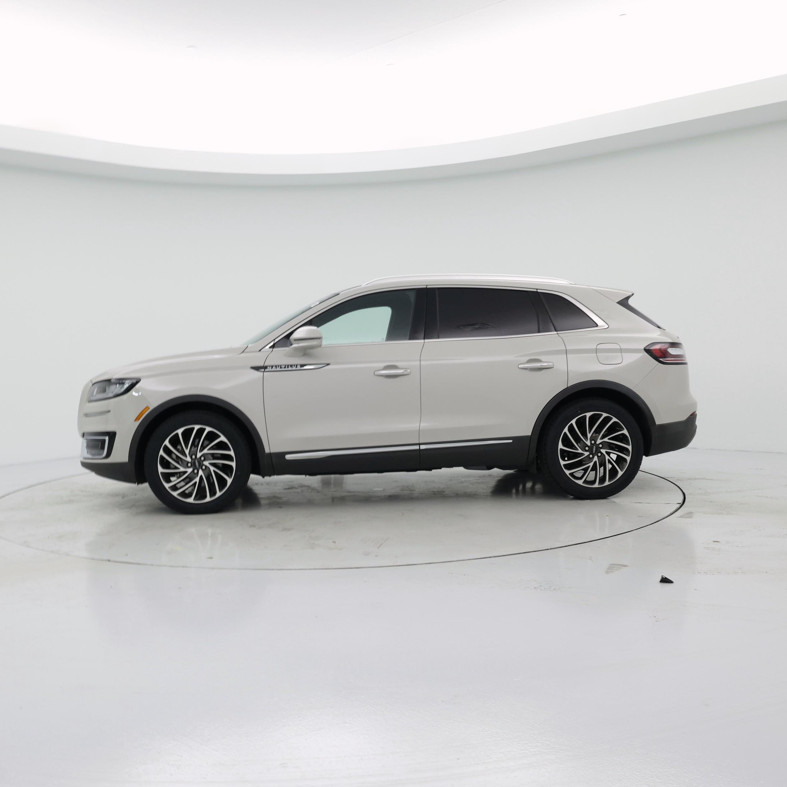 Thumbnail: 2020 Lincoln Nautilus - 3