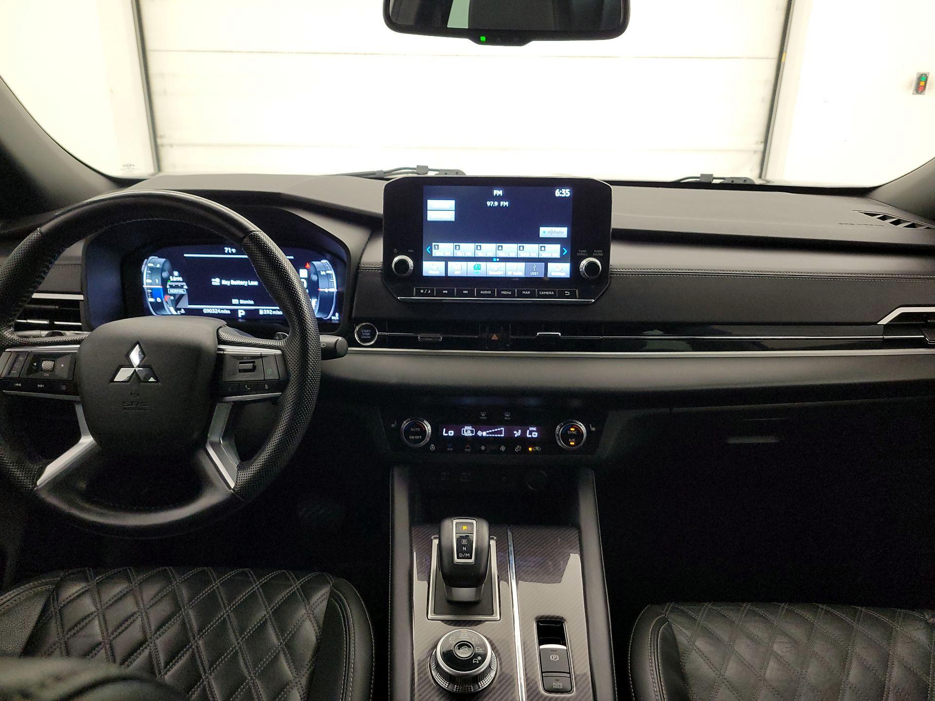 Thumbnail: 2023 Mitsubishi Outlander - 9