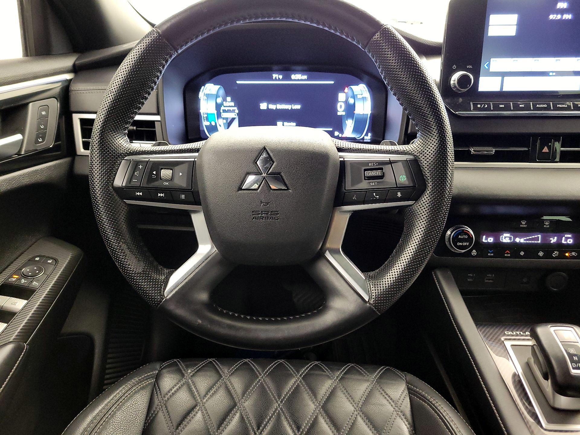 Thumbnail: 2023 Mitsubishi Outlander - 10