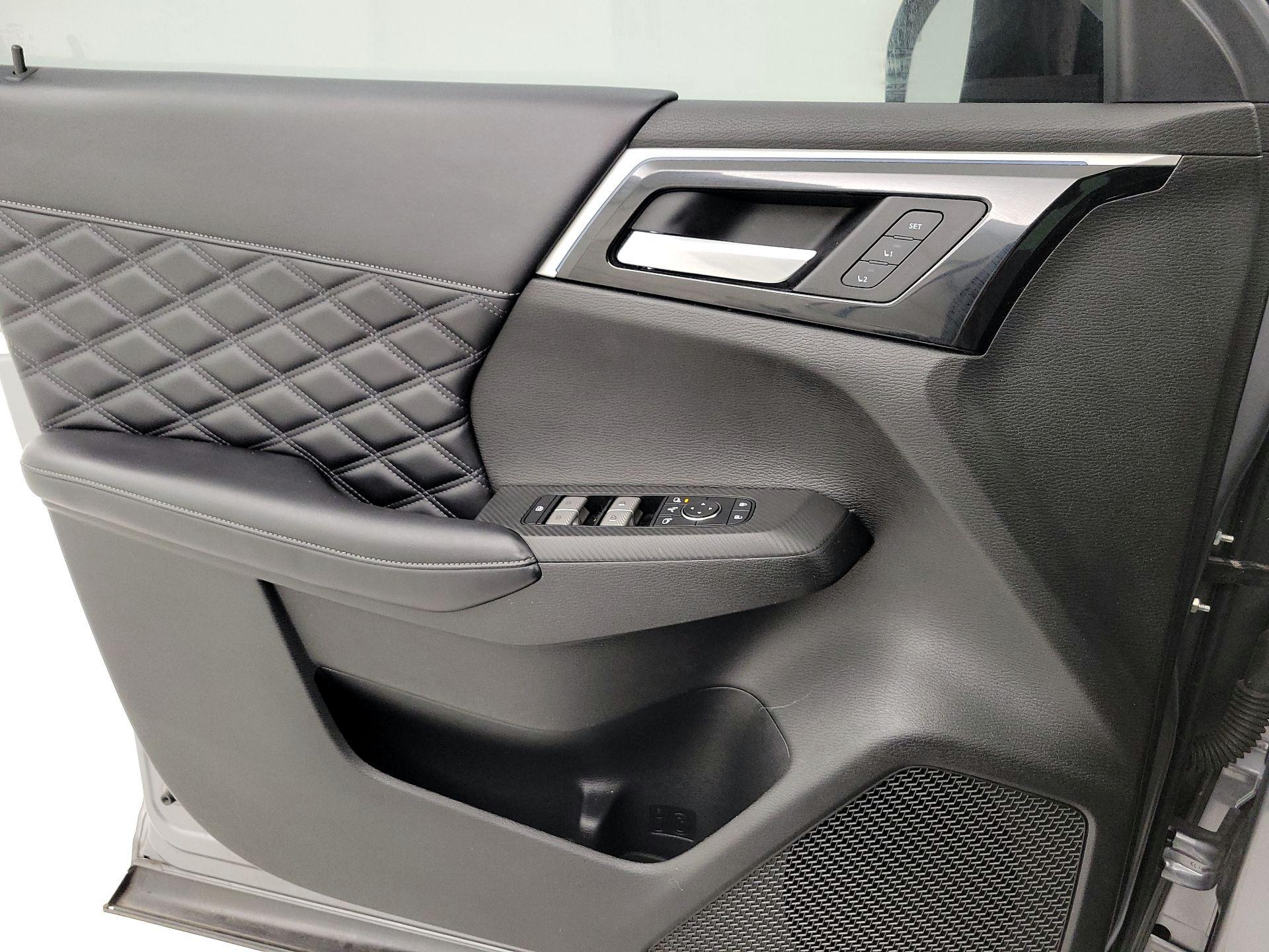 Thumbnail: 2023 Mitsubishi Outlander - 12